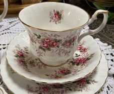 Royal Albert "Lavender Rose " trio