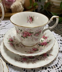 Royal Albert "Lavender Rose " trio