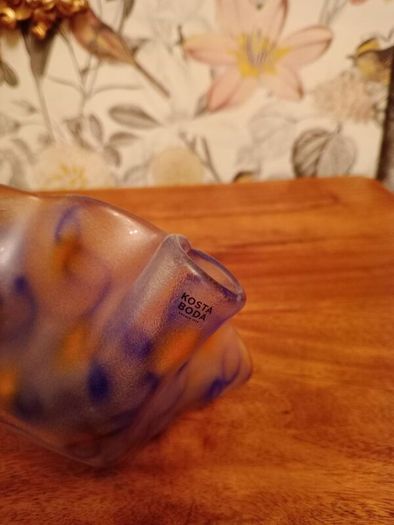 Vintage Swedish Kosta Boda 1980s Studio Glass Bowl. Ulrica Hydman Vallien.