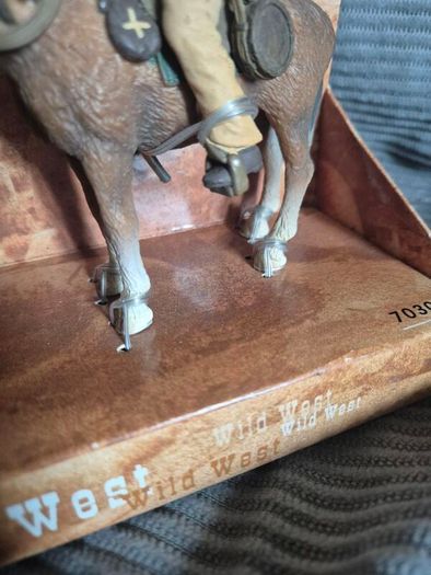 Schleich Wild West 70304 - Trapper on Horse (Retired 2006 Collectible) - Brand New In Box (NIB)