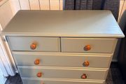 Chest of drawers