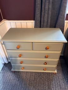 Chest of drawers