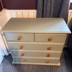 Chest of drawers