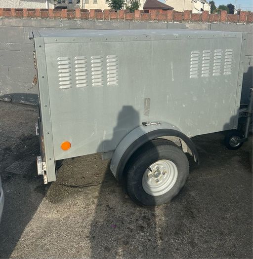 dog trailer