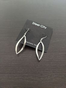 Drop shape earrings