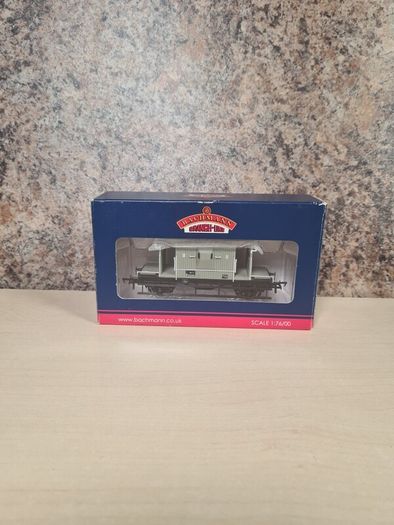 BACHMANN 20T brake van model train carraige 37-528C scale  1:76/00 BRAND NEW BOXED