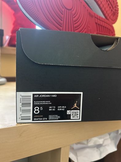 Air Jordan 1 Bred  mid