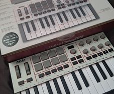 Akai Mpk (mini Mk4) Midi Controller