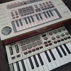 Akai Mpk (mini Mk4) Midi Controller