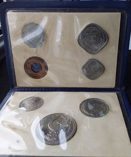 Rare Vintage 1948 Pakistan Mint Coin Set - Official Lahore Mint, Blue Wallet