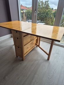 Drop leaf dining table