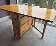 Drop leaf dining table