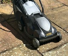 Electric lawn mower
