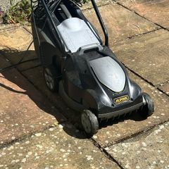 Electric lawn mower