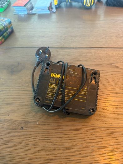 Dewalt Charger DCB115