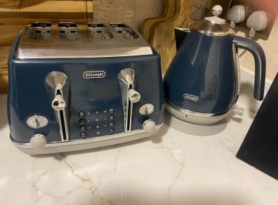 De Longhi Toaster and Kettle
