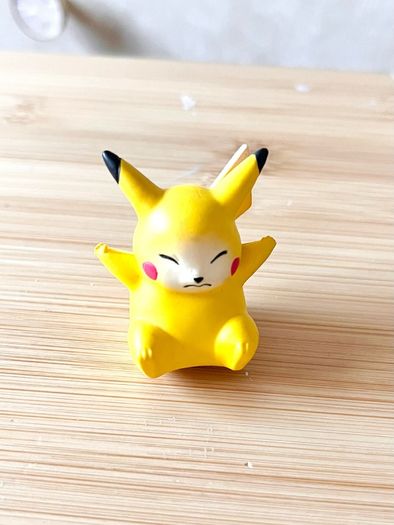 Vintage TOMY Pokemon Pikachu Figure Electric Shock Charging CGTSJ 1999