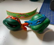 Teenage Mutant Hero Turtles TMNT water squirters, bracelet and bottle topper