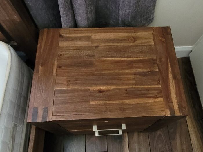 Double bed & 2 lockers