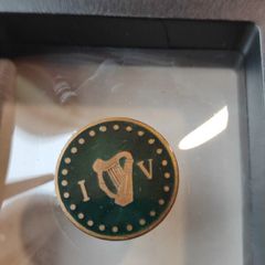 Irish volunteers cap badge