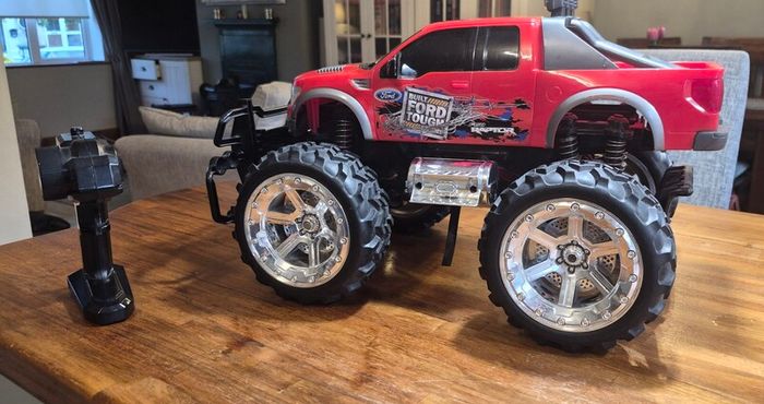 Remote Control Ford Raptor Truck::Rechargable Battery Excellent Condition