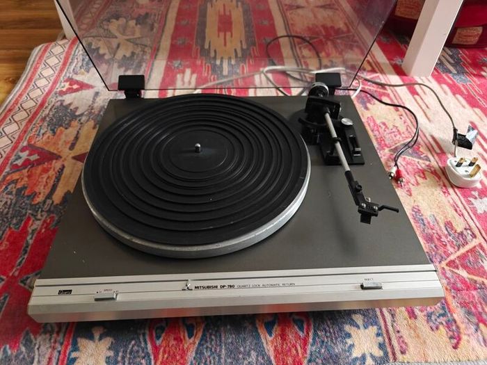 Mitsubishi turntable + cassette deck