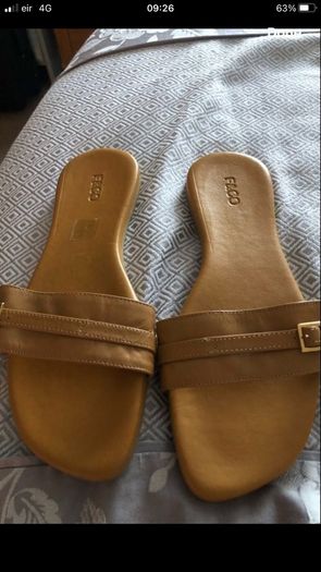 Ladies sandals size 6
