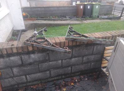 Outdoor Wall brackets x2.