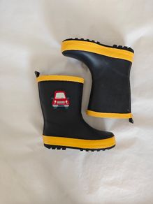 boys wellington boots