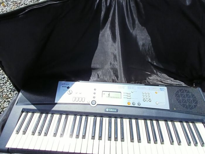 2 yamaha keyboard.2 keyboard cases.1 Herxules Double keyboard stand.2 keyboard power packs.