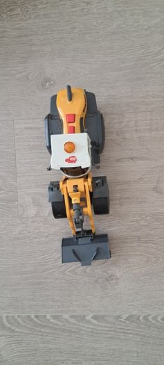Toy tractor