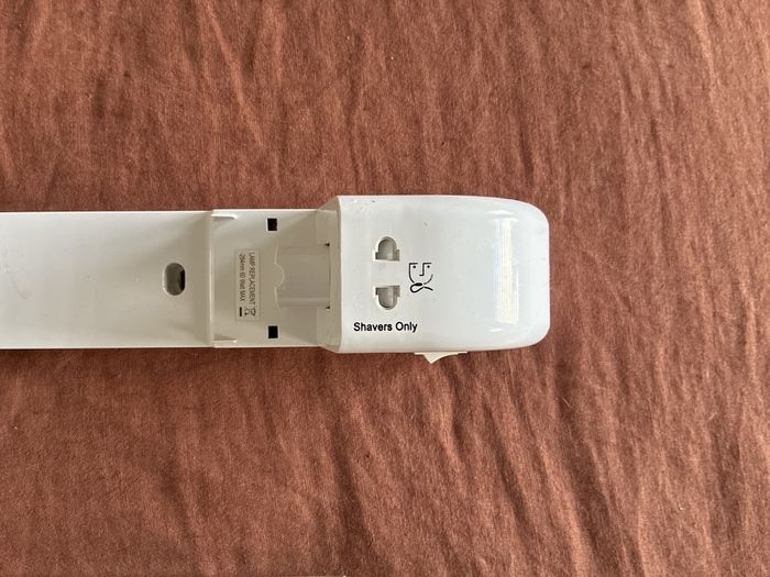 Bathroom Shaver Light