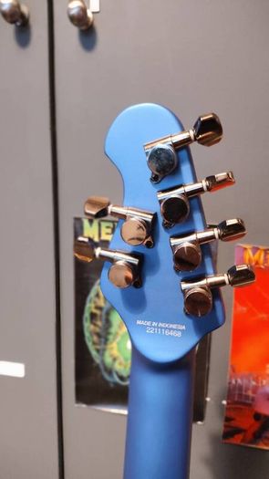 Sterling by Music Man Majesty 100