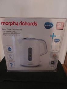 Kettle Murphy  Richards with built in Brita Water Filter
