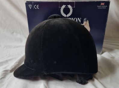 Champion junior cpx 3000 riding hat Size 6 and 1/4 -51 cm black In good condition