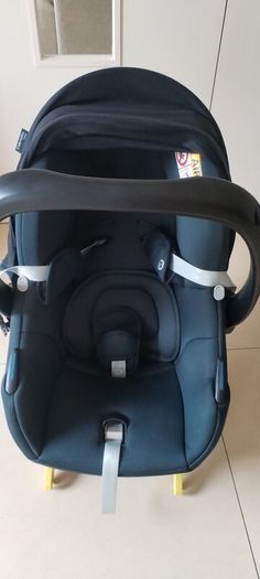 Two great condition car seats with Isofix bases
