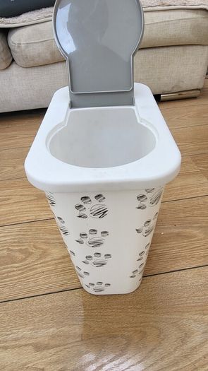 Pet Food Container