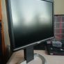 Dell UltraSharp 19" HD LCD Monitor 1907FVPt  w Rotating and Height Adjustable Stand Image 3