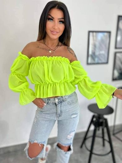 Shoulder crop top M