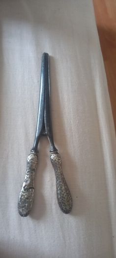 metal tongs