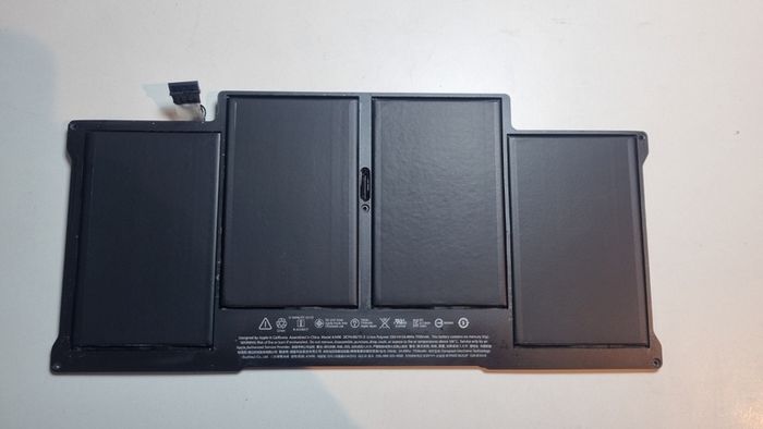 Used Genuine Original Macbook Air batteries 2010-2017