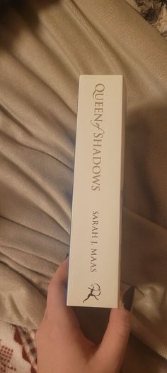 queen of shadows sarah j maas