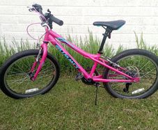 kids bike 20" age 6-9 with helmet 45 Euro