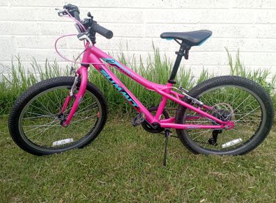 kids bike 20" age 6-9 with helmet 45 Euro