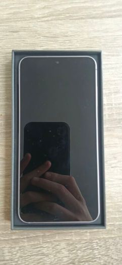 Samsung S25 Silver 128gb + Mag safe case