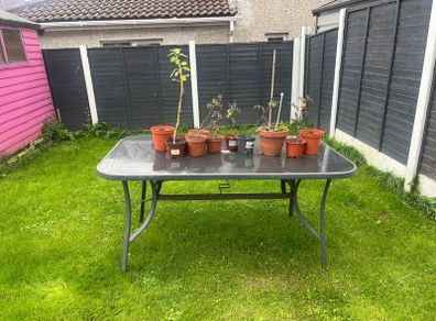 Garden table & 4 chairs