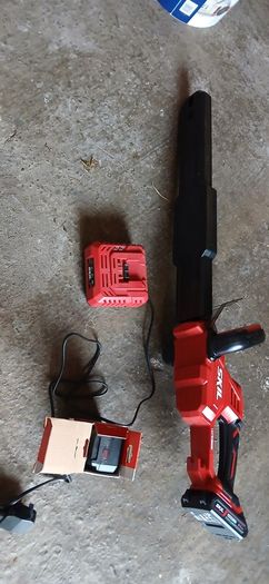 SKIL Hedge trimmer and spare battery