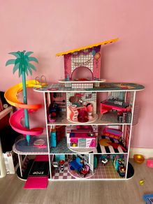 Huge lol house Dolls Accessories like new