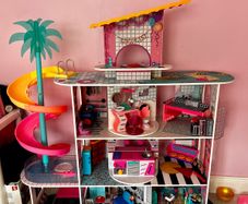 Huge lol house Dolls Accessories like new