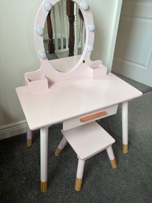 Free Girls Dressing Table